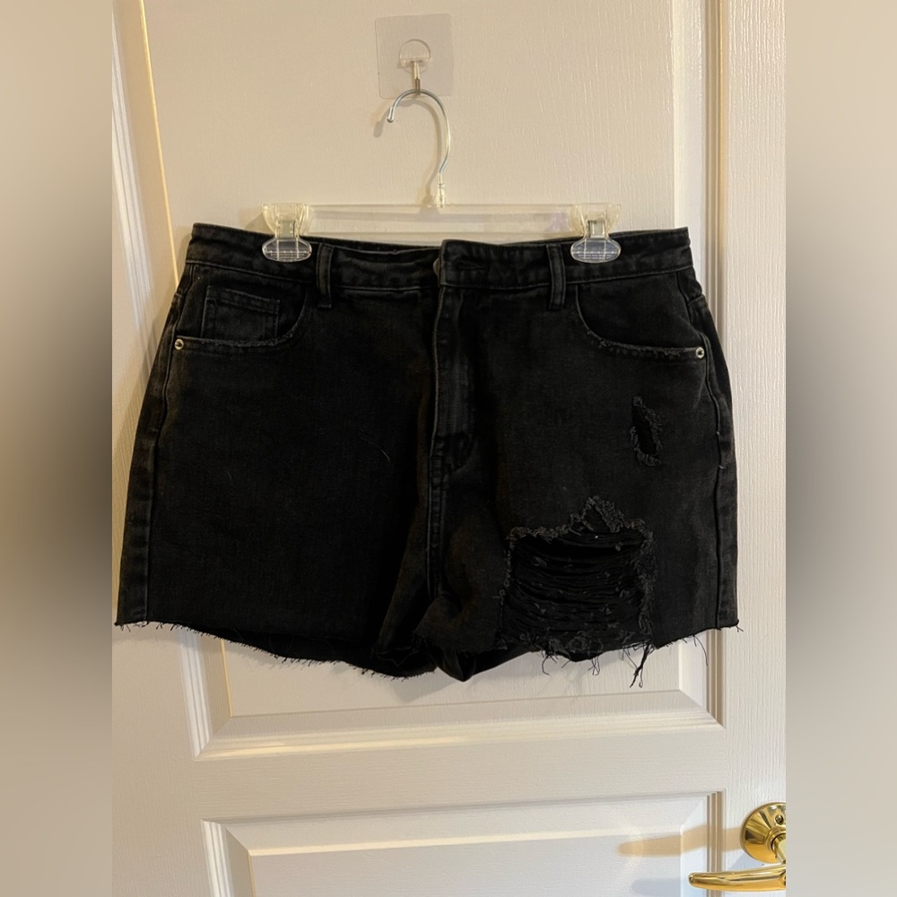Black destroyed denim shorts - Pretty Little Thing - Size 12